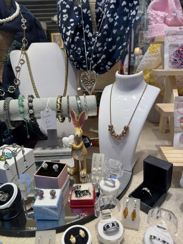 Vintage Jewellery Necklaces Bracelets and Earrings